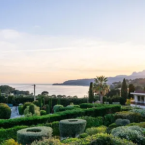 https://langlet-par-dodo-a-cassis.fr-provencehotel.com